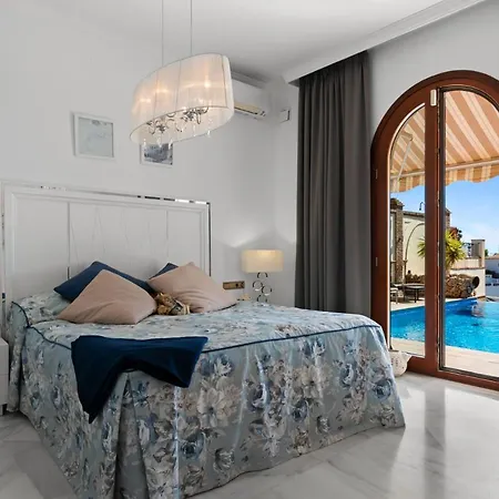 Stunning Infinity Pool Mansion In By Costarentals - Ref 85 *