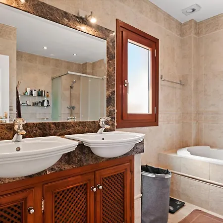 Stunning Infinity Pool Mansion In By Costarentals - Ref 85 Villa *