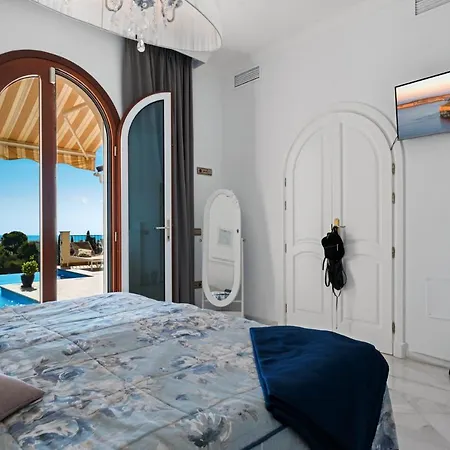 Stunning Infinity Pool Mansion In By Costarentals - Ref 85 וילה